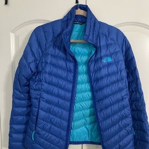 North Face puffer jacket- EUC. Size small.